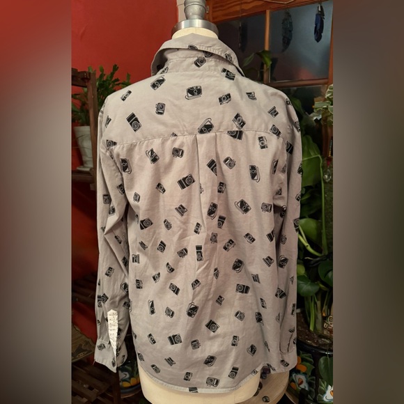 Woman’s Stylish Gray Patterned Button Down Shirt - Picture 2 of 7